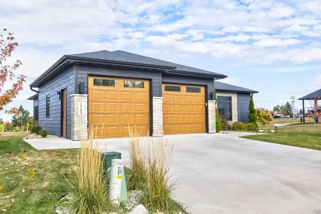 $659,900 | 1769 Bobby Jones Drive, De Pere, WI 54115