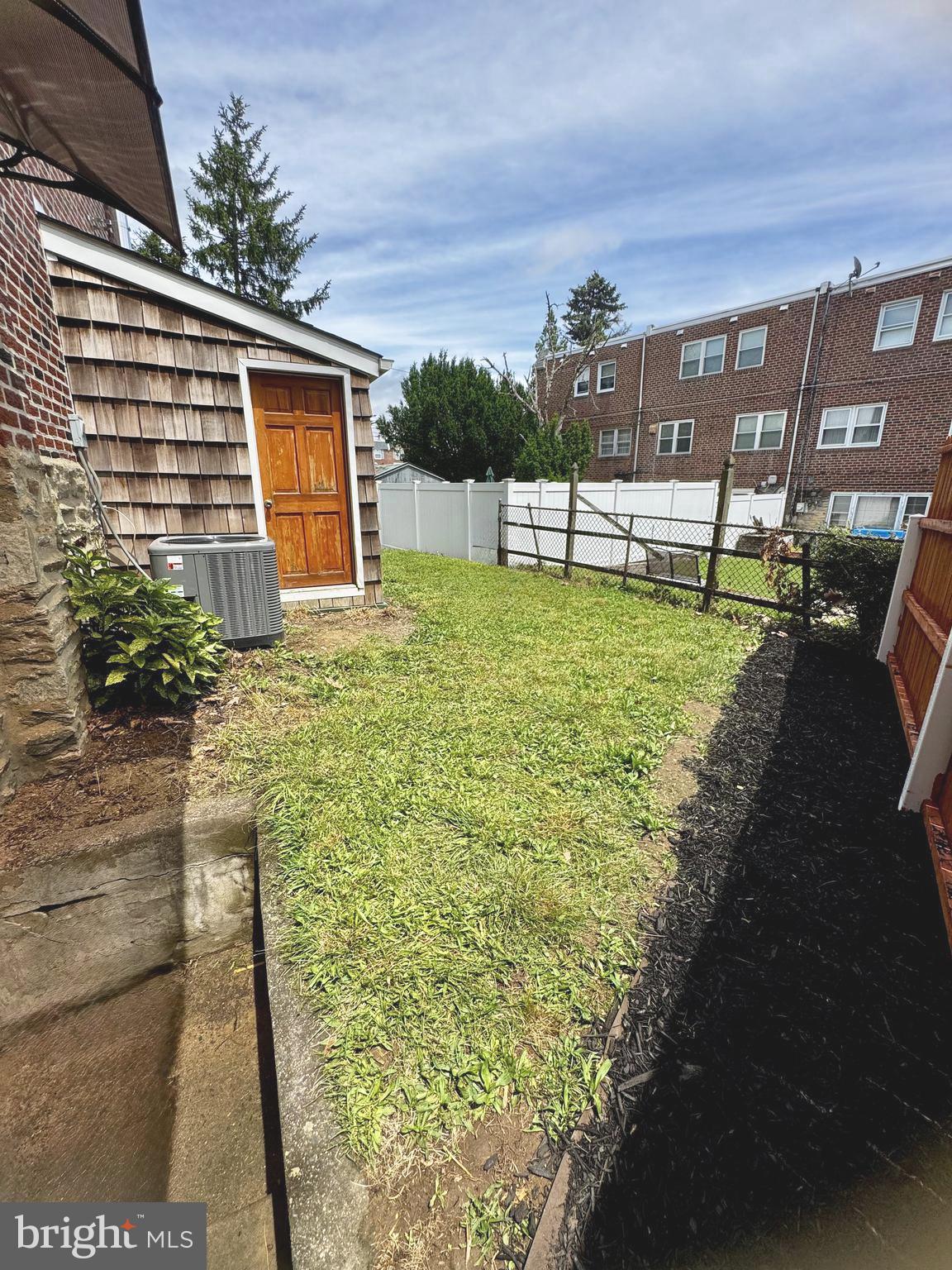 3627 Newberry Road Philadelphia, PA 19154 - Photo 27 of 28 a view of a backyard with sitting area