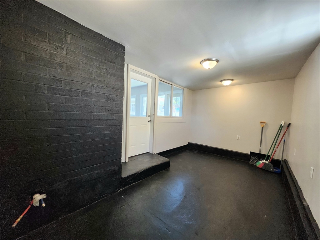 54 Phillips Avenue Springfield, MA 01119 - Photo 16 of 20 Gallery Image 16