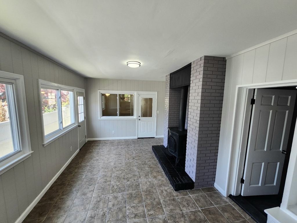 54 Phillips Avenue Springfield, MA 01119 - Photo 7 of 20 Gallery Image 7