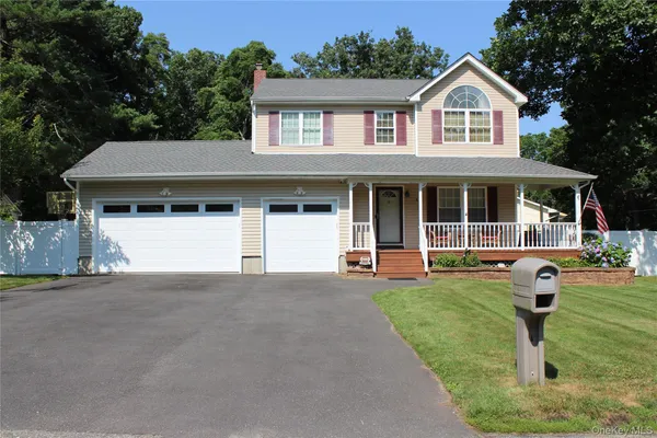 $649,000 | 3 Lonscreek Place, Mastic Beach, NY 11951