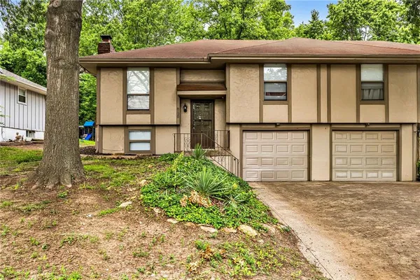 $379,000 | 8120-8122 North Stoddard Avenue, Kansas City, MO 64152