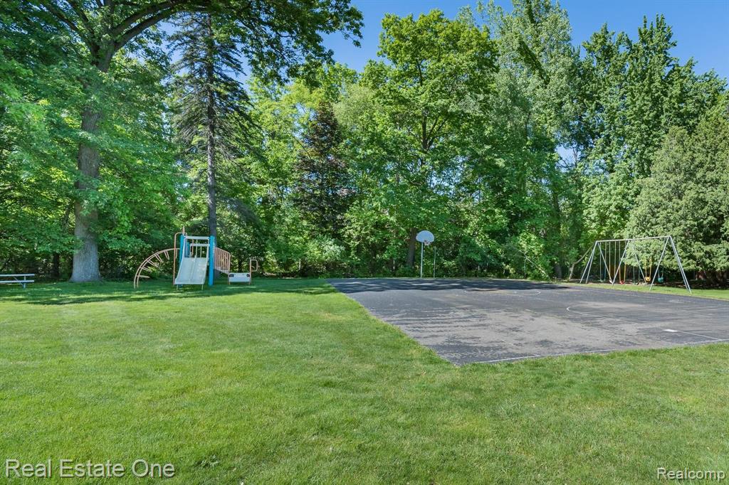 1370 Crescent Lane, Unit 302 Rochester Hills, MI 48306 - Photo 36 of 41
