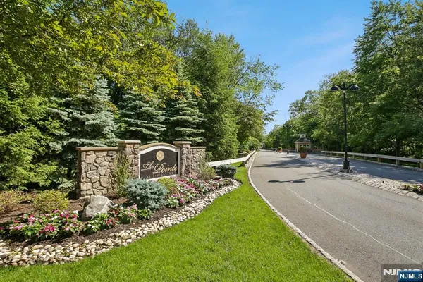 $599,000 | 5211 Pointe Gate Drive, Livingston, NJ 07039