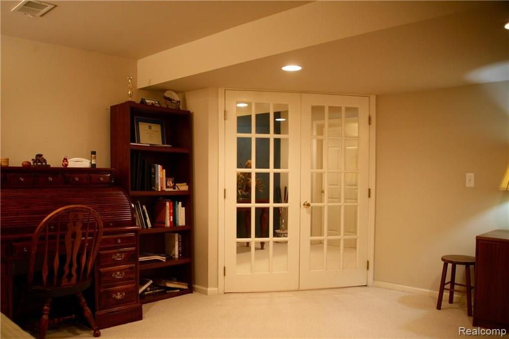 1004 Bloomview Circle Rochester, MI 48307 - Photo 19 of 33