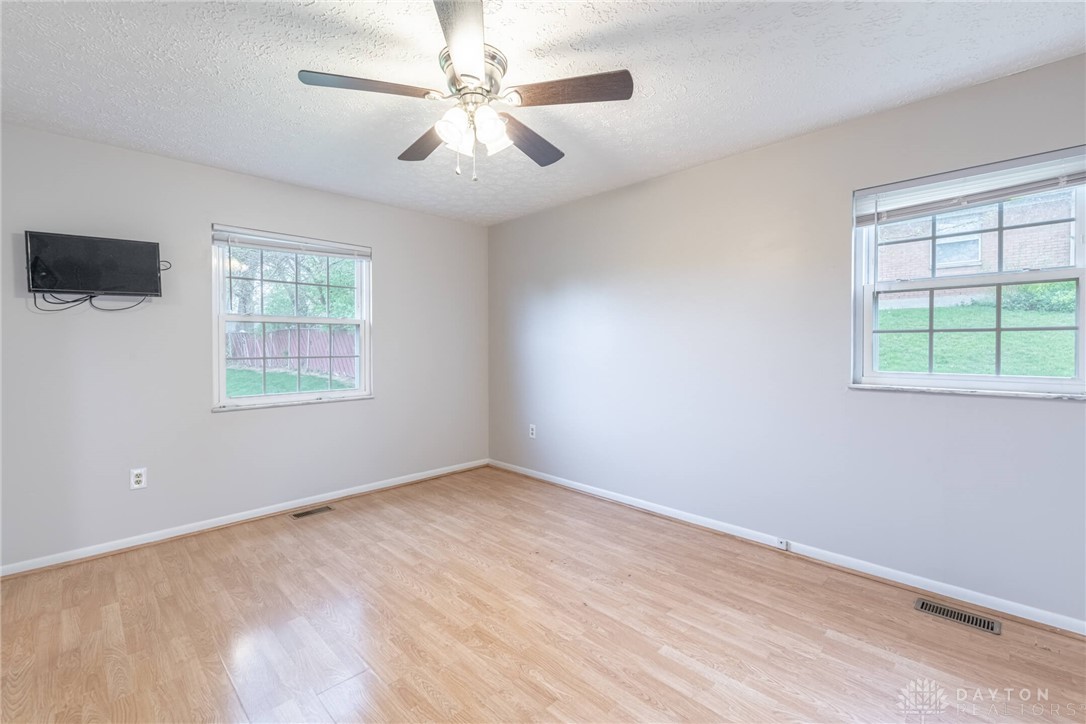 1255 East Westbrook Road Clayton, OH 45415 - Photo 18 of 34