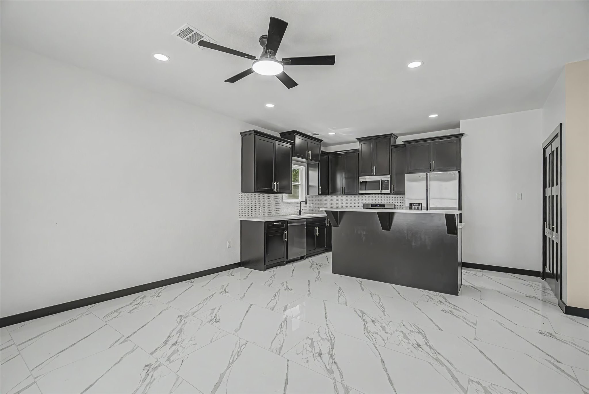 5915 Rietta Street Houston, TX 77016 - Photo 12 of 32 Gallery Image 12