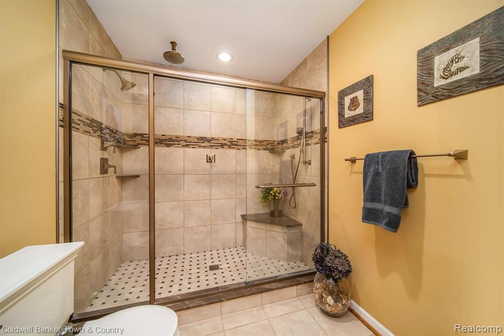 7143 Perry Lake Road Clarkston, MI 48346 - Photo 16 of 35 Gallery Image 16