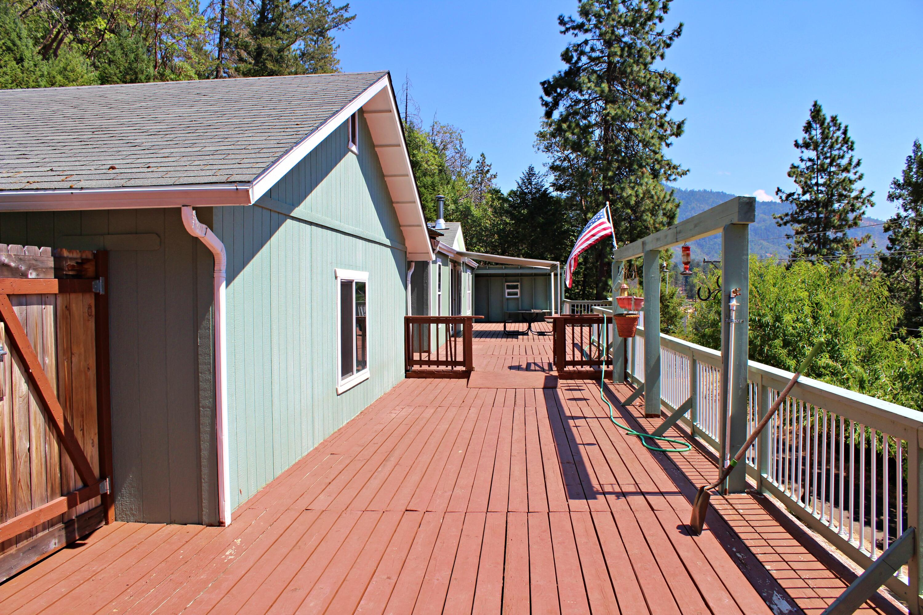 7732 North Applegate Road Grants Pass, OR 97527 - Photo 5 of 40 Deck