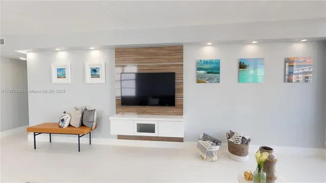 $5,000 | 5601 Collins Avenue, Unit 1225, Miami Beach, FL 33140