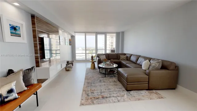 $5,000 | 5601 Collins Avenue, Unit 1225, Miami Beach, FL 33140
