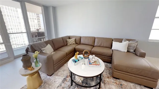 $5,000 | 5601 Collins Avenue, Unit 1225, Miami Beach, FL 33140