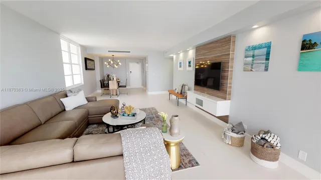 $5,000 | 5601 Collins Avenue, Unit 1225, Miami Beach, FL 33140