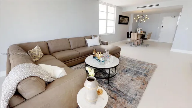 $5,000 | 5601 Collins Avenue, Unit 1225, Miami Beach, FL 33140