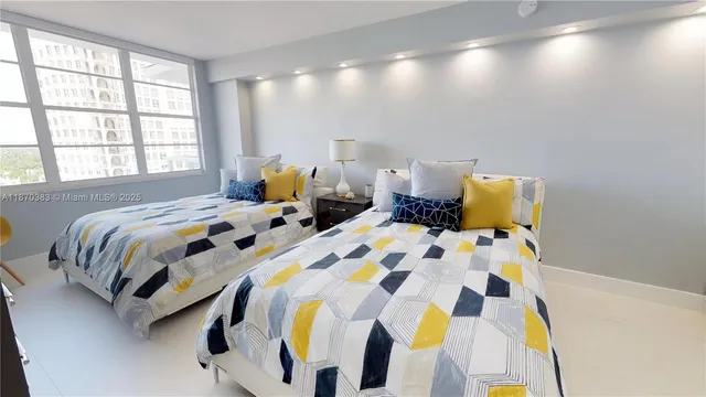 $5,000 | 5601 Collins Avenue, Unit 1225, Miami Beach, FL 33140