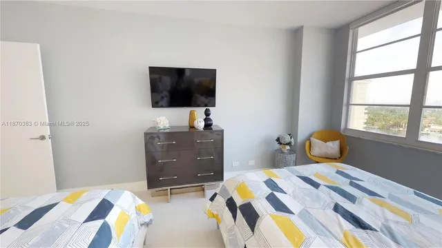 $5,000 | 5601 Collins Avenue, Unit 1225, Miami Beach, FL 33140