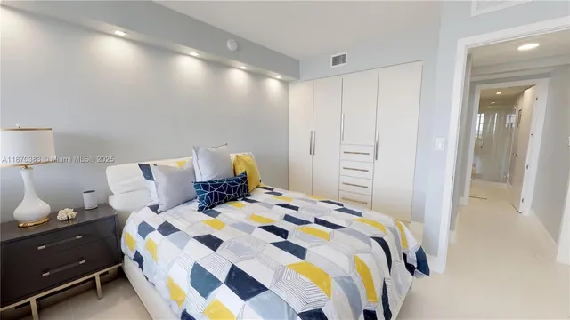 $5,000 | 5601 Collins Avenue, Unit 1225, Miami Beach, FL 33140