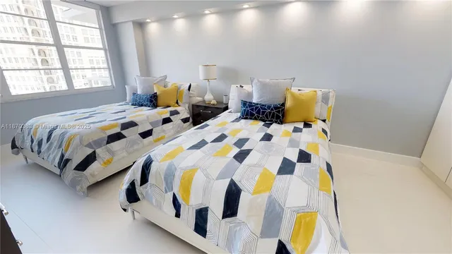 $5,000 | 5601 Collins Avenue, Unit 1225, Miami Beach, FL 33140