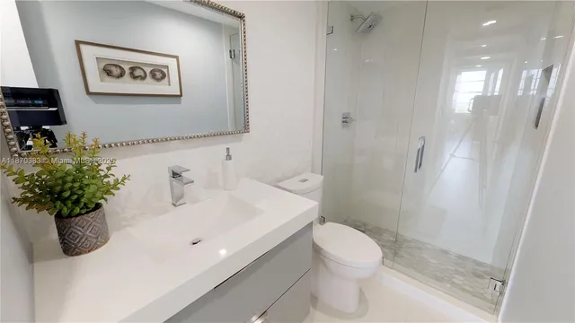 $5,000 | 5601 Collins Avenue, Unit 1225, Miami Beach, FL 33140