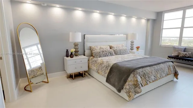 $5,000 | 5601 Collins Avenue, Unit 1225, Miami Beach, FL 33140