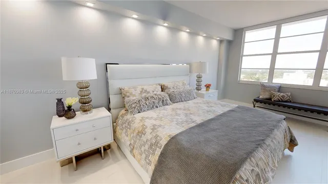 $5,000 | 5601 Collins Avenue, Unit 1225, Miami Beach, FL 33140