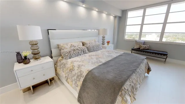 $5,000 | 5601 Collins Avenue, Unit 1225, Miami Beach, FL 33140