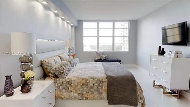 $5,000 | 5601 Collins Avenue, Unit 1225, Miami Beach, FL 33140