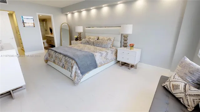 $5,000 | 5601 Collins Avenue, Unit 1225, Miami Beach, FL 33140