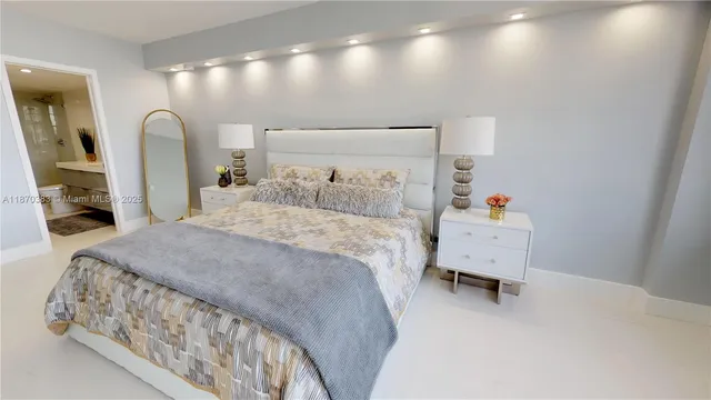 $5,000 | 5601 Collins Avenue, Unit 1225, Miami Beach, FL 33140