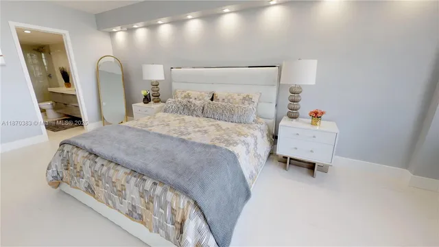 $5,000 | 5601 Collins Avenue, Unit 1225, Miami Beach, FL 33140