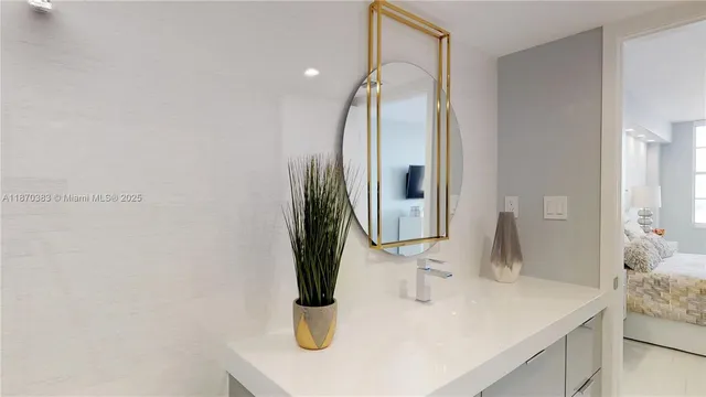 $5,000 | 5601 Collins Avenue, Unit 1225, Miami Beach, FL 33140