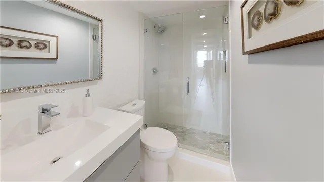 $5,000 | 5601 Collins Avenue, Unit 1225, Miami Beach, FL 33140