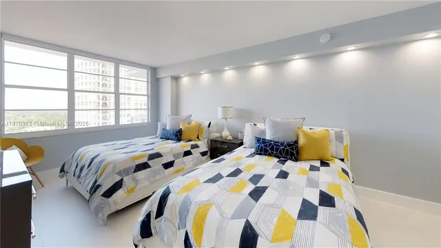 $5,000 | 5601 Collins Avenue, Unit 1225, Miami Beach, FL 33140