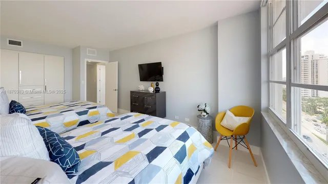 $5,000 | 5601 Collins Avenue, Unit 1225, Miami Beach, FL 33140