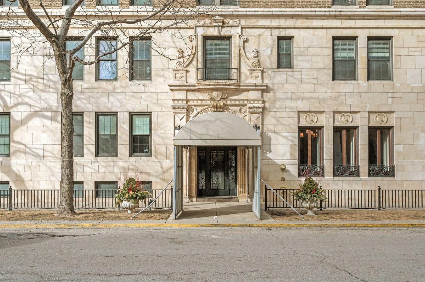 6101 North Sheridan Road, Unit 14H Chicago, IL 60660 - Photo 16 of 19