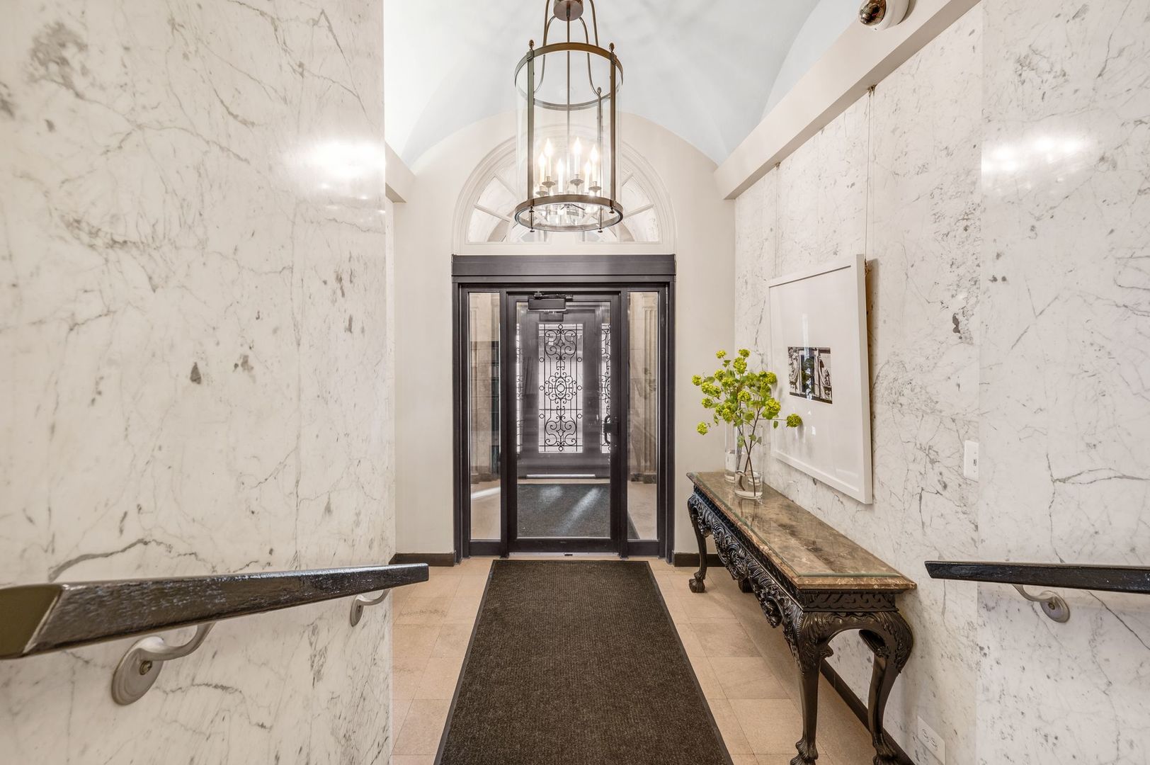 6101 North Sheridan Road, Unit 14H Chicago, IL 60660 - Photo 3 of 19