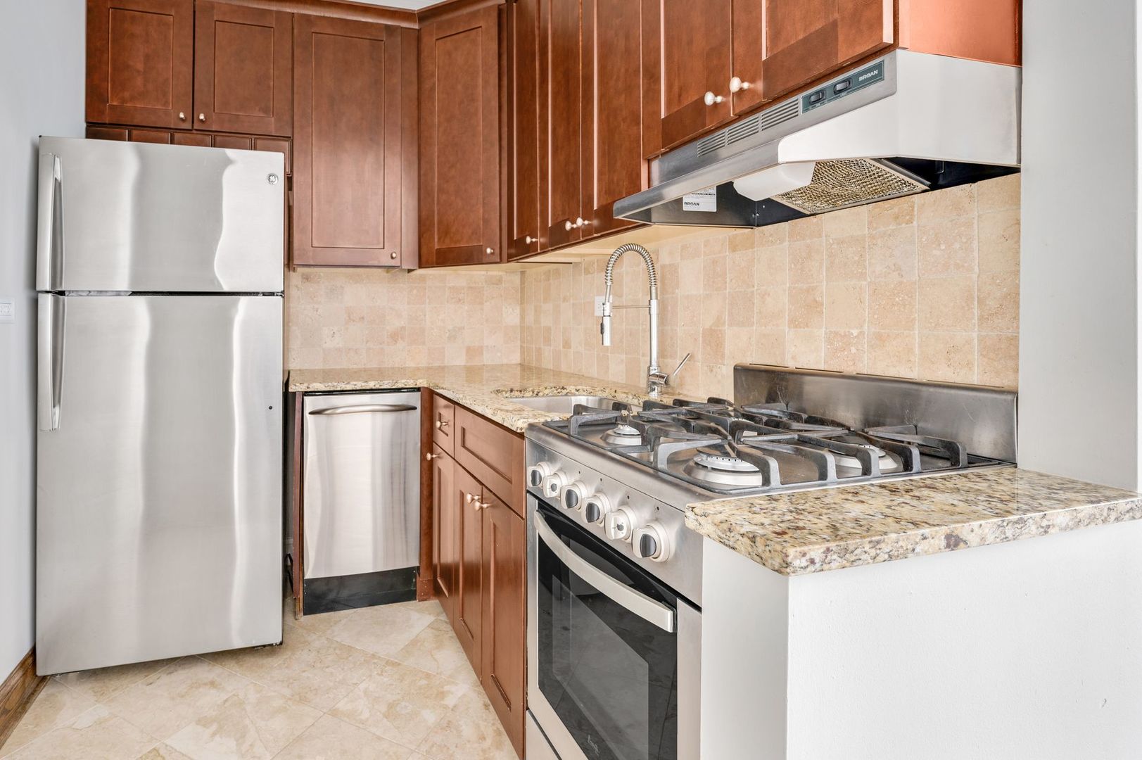 6101 North Sheridan Road, Unit 14H Chicago, IL 60660 - Photo 8 of 19