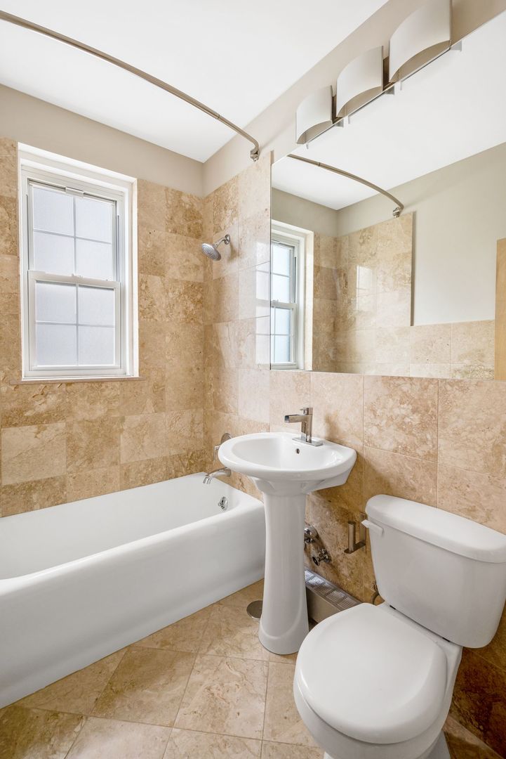 6101 North Sheridan Road, Unit 14H Chicago, IL 60660 - Photo 10 of 19