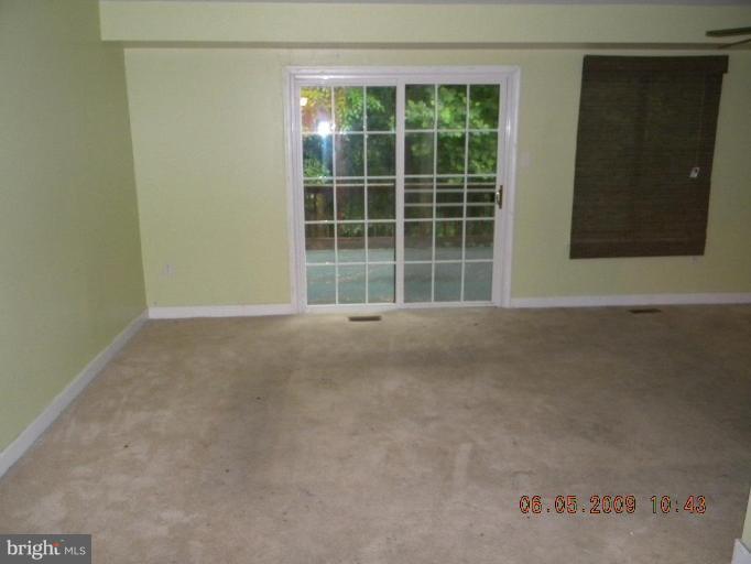 16041 Dorset Road, Unit 156 Laurel, MD 20707 - Photo 2 of 6 Living Room