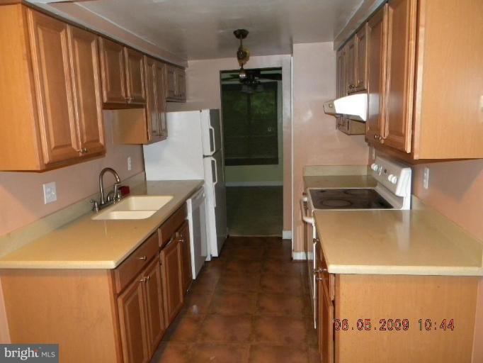 16041 Dorset Road, Unit 156 Laurel, MD 20707 - Photo 4 of 6 Kitchen