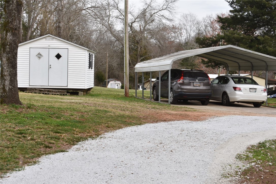 655 Strawberry Farm Road Seneca, SC 29678 - Photo 6 of 23 Gallery Image 6