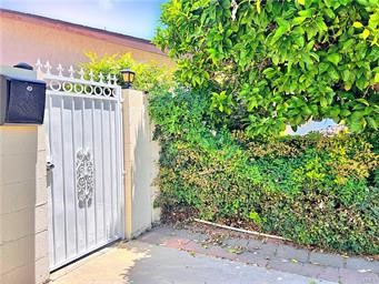 20009 Arminta Street Winnetka, CA 91306 - Photo 5 of 31