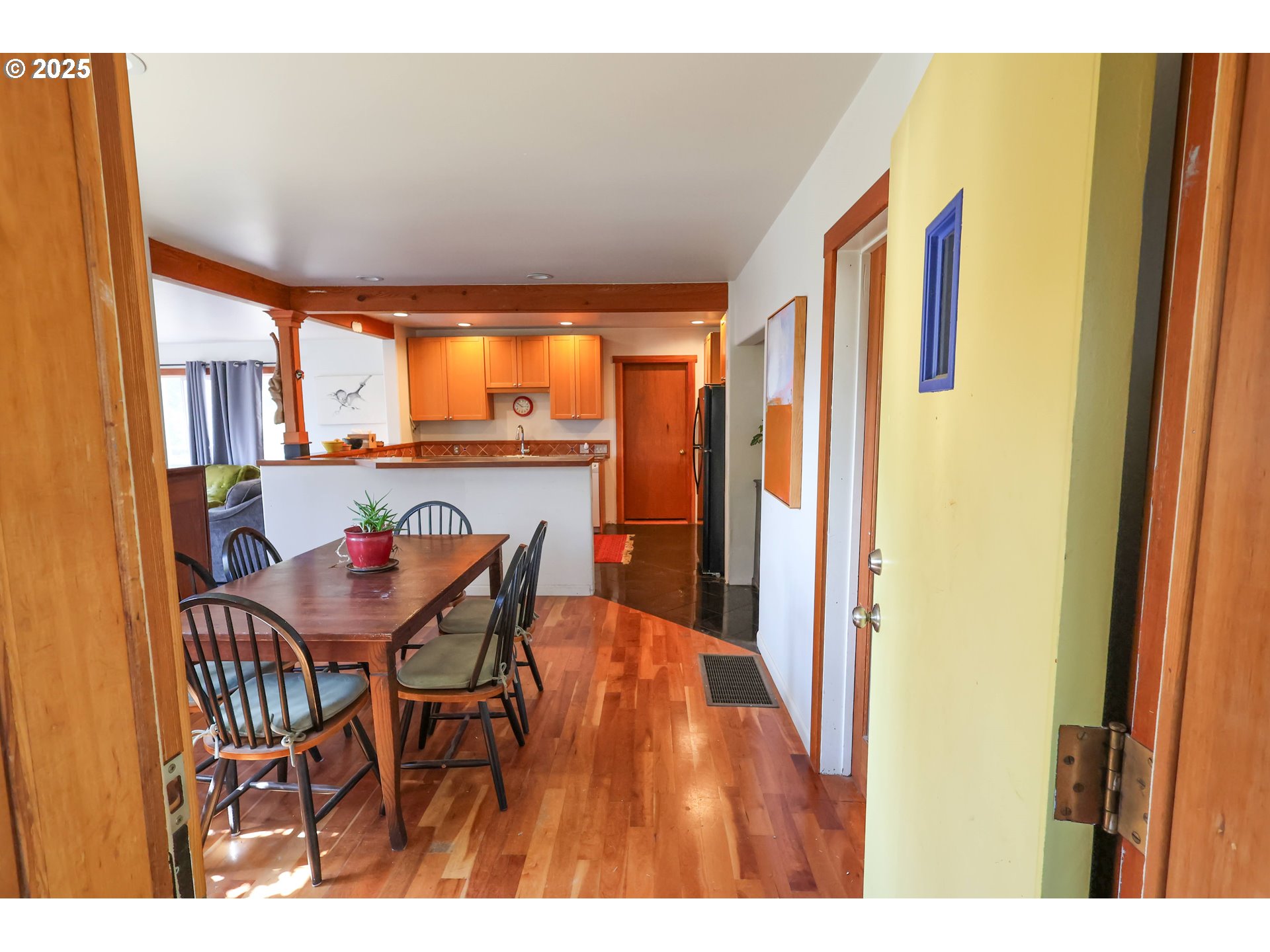 472 Northwest Hot Springs Alameda Road Stevenson, WA 98648 - Photo 4 of 28 a dining room with furniture and window