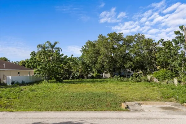 $250,000 | 2930 Hawthorne Street, Sarasota, FL 34239