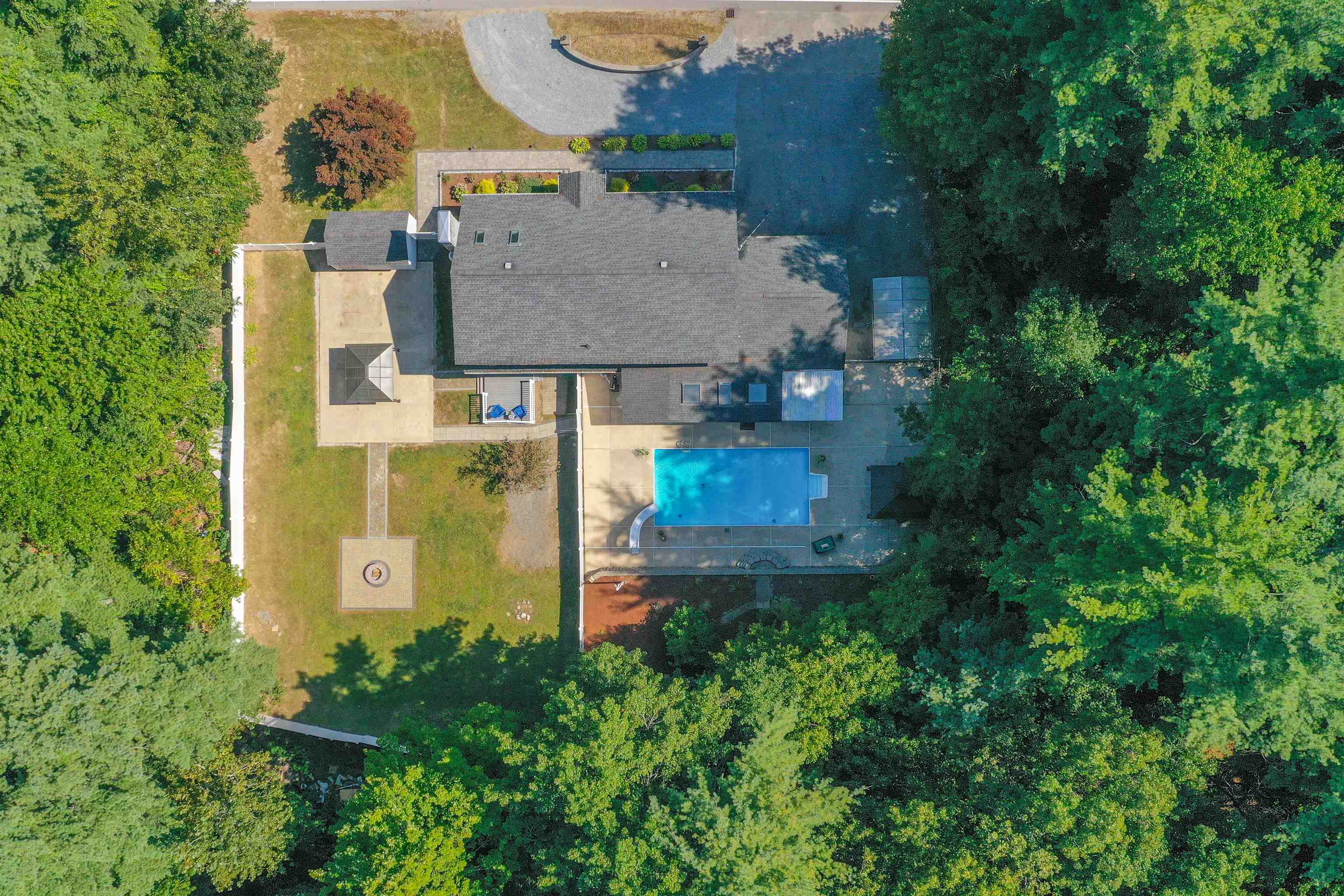 44 Lawrence Road Salem, NH 03079 - Photo 3 of 40 Gallery Image 3