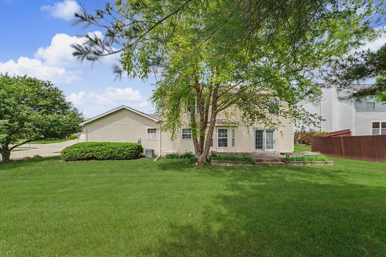4409 Copper Ridge Road Champaign, IL 61822 - Photo 37 of 40 a front view of a house with a garden
