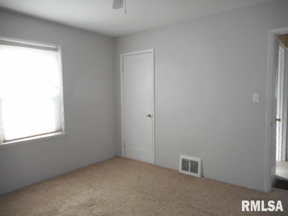128 East Cherry Ridge Road Peoria, IL 61614 - Photo 8 of 22 Gallery Image 8