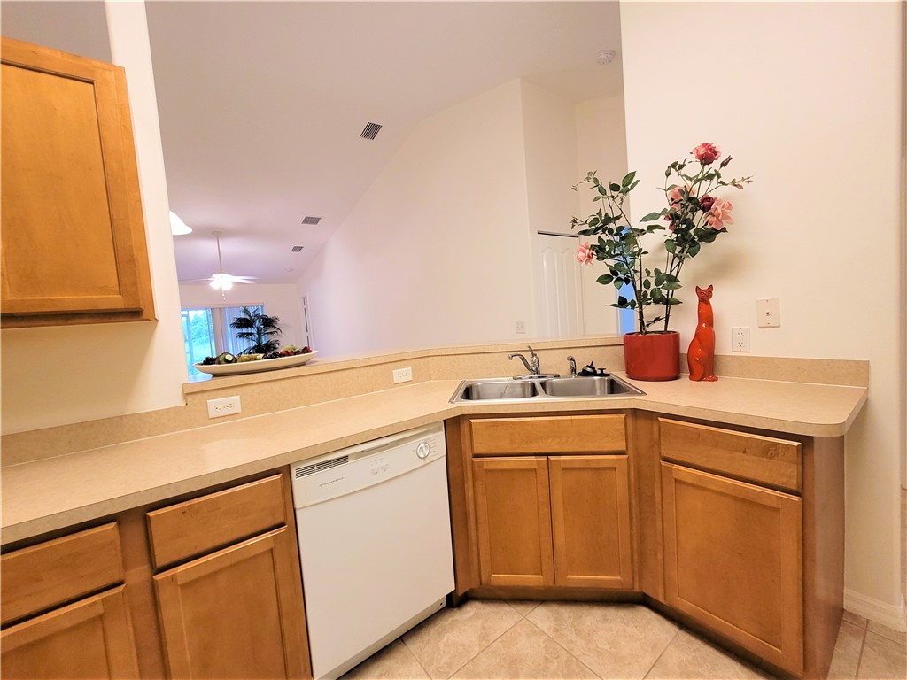 351 Del Monte Road, Unit B Sebastian, FL 32958 - Photo 4 of 36