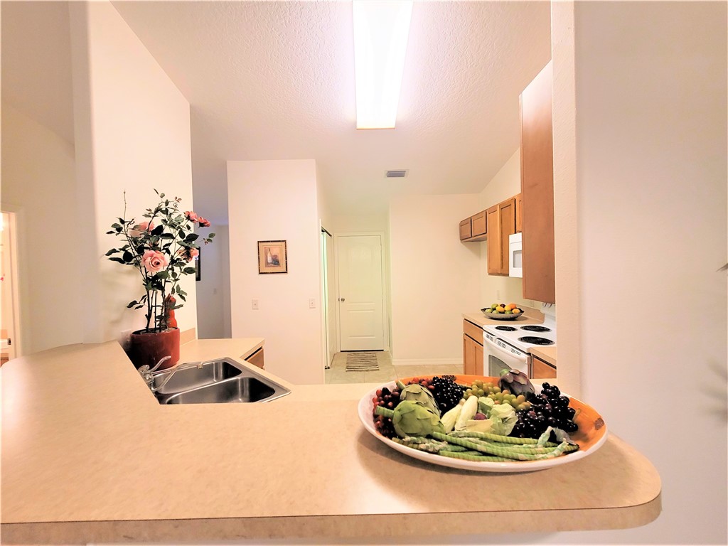 351 Del Monte Road, Unit B Sebastian, FL 32958 - Photo 5 of 36