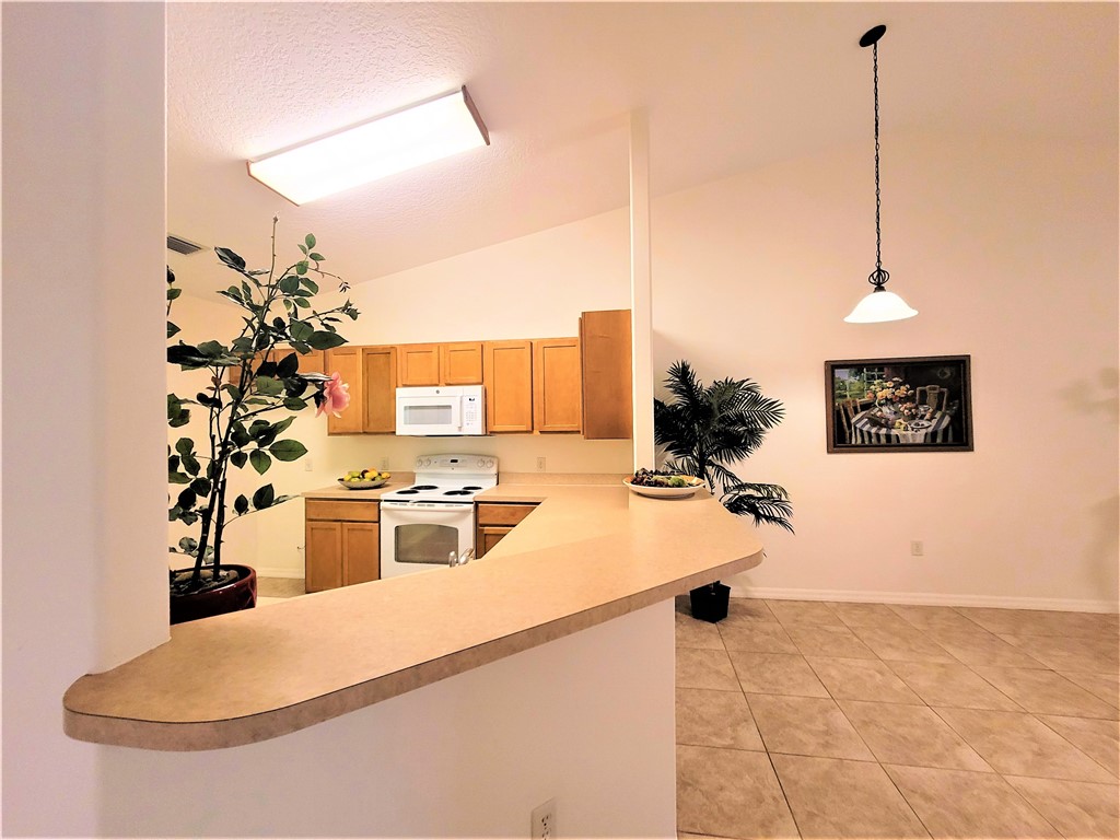 351 Del Monte Road, Unit B Sebastian, FL 32958 - Photo 6 of 36